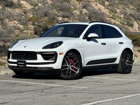 Certified 2022 Porsche Macan S image 1