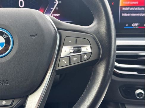 Used 2023 BMW i4 eDrive35 w/ Premium Package image 18