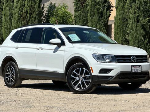 Used 2021 Volkswagen Tiguan SE w/ Panoramic Sunroof Package AWD/4WD image 2