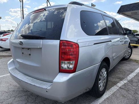 Used 2011 Kia Sedona LX FWD image 3