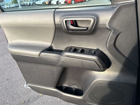 Used 2023 Toyota Tacoma SR AWD/4WD image 12