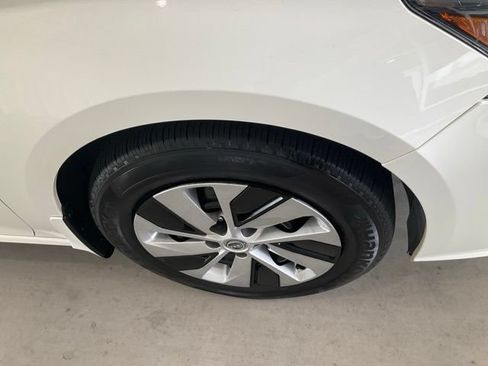 Used 2025 Nissan Altima 2.5 S FWD image 25