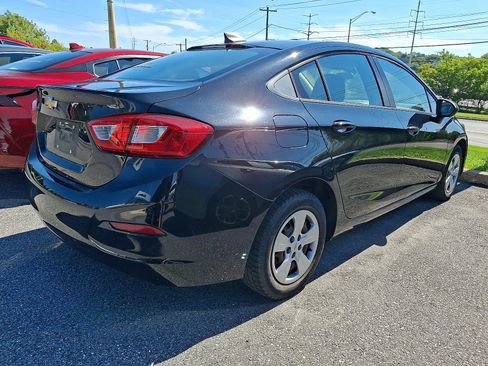 Used 2018 Chevrolet Cruze LS FWD image 6