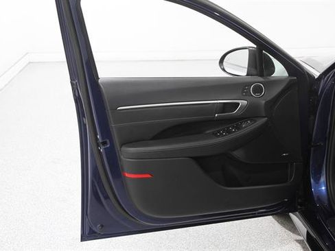 Used 2022 Hyundai Sonata Limited FWD image 4