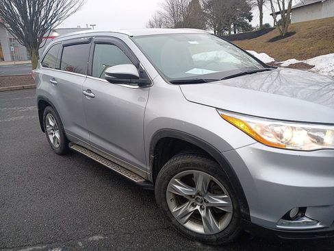 Used 2016 Toyota Highlander Limited image 2