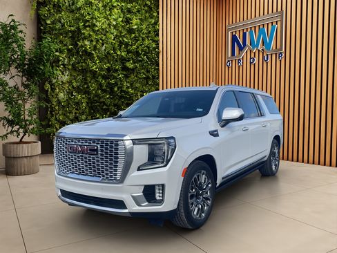 Used 2024 GMC Yukon XL Denali Ultimate AWD/4WD image 3