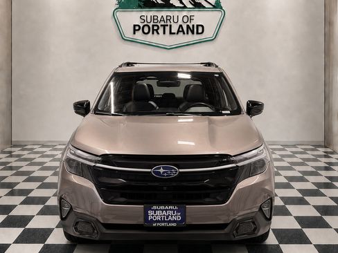 Used 2025 Subaru Forester Touring w/ Popular Package - Touring AWD/4WD image 2
