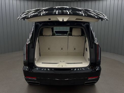 Used 2026 Cadillac Escalade Platinum Sport AWD/4WD image 17