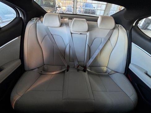 Used 2025 Genesis G70 2.5T image 38