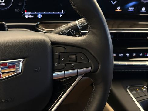 Used 2024 Cadillac Escalade Premium Luxury AWD/4WD image 28