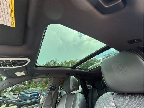 Used 2018 Porsche Macan Sport Edition AWD/4WD image 38