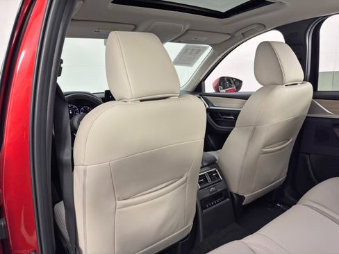 Used 2024 MAZDA CX-90 Plug-In Hybrid w/ Preferred image 33