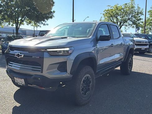 Used 2025 Chevrolet Colorado ZR2 w/ Technology Package AWD/4WD image 1
