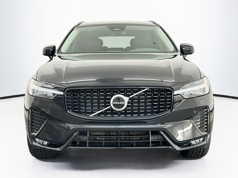 Used 2025 Volvo XC60 B5 Core AWD/4WD image 2