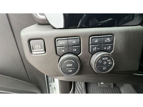 Used 2024 Chevrolet Silverado 1500 LTZ image 23