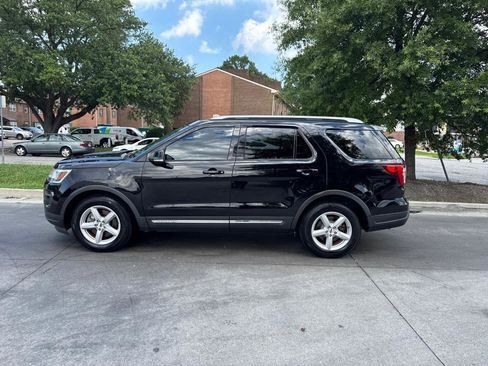 Used 2018 Ford Explorer XLT w/ Equipment Group 202A FWD image 8