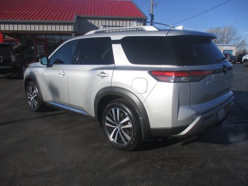 Used 2024 Nissan Pathfinder Platinum w/ Cargo Package image 3