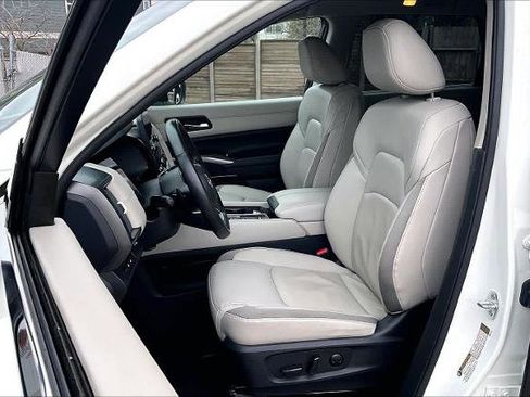 Certified 2023 Nissan Pathfinder SL w/ Cargo Package image 7