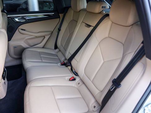 Certified 2024 Porsche Macan AWD/4WD image 30