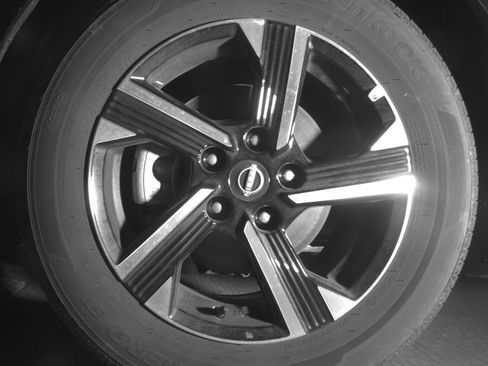 Used 2025 Nissan Sentra SV FWD image 12