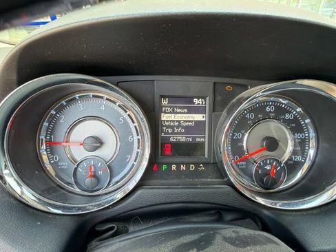 Used 2014 Chrysler Town & Country Limited w/ Luxury Group FWD image 7