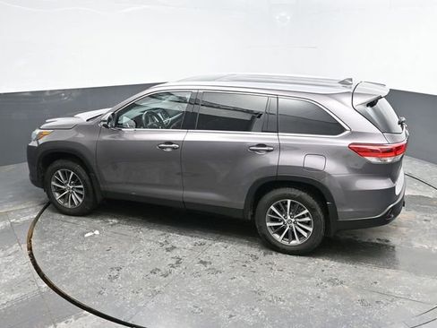 Used 2019 Toyota Highlander XLE image 23