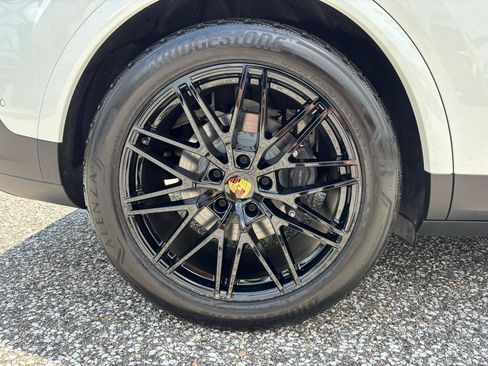 Used 2024 Porsche Cayenne AWD/4WD image 35