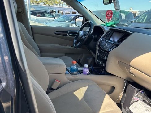 Used 2016 Nissan Pathfinder SV FWD image 5