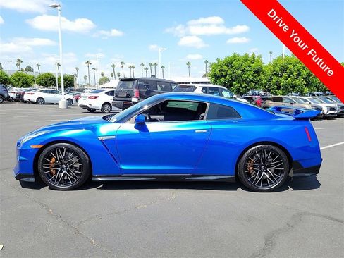 Used 2024 Nissan GT-R Premium w/ Premium Interior Package AWD/4WD image 3