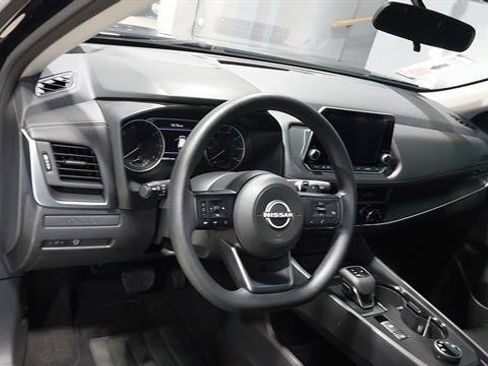 Used 2024 Nissan Rogue S AWD/4WD image 19