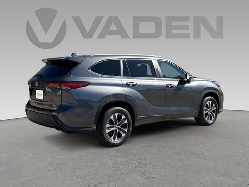 Used 2023 Toyota Highlander XLE image 19