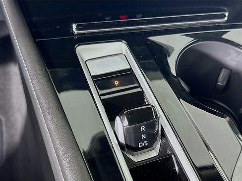 Used 2025 Volkswagen Atlas SE image 25