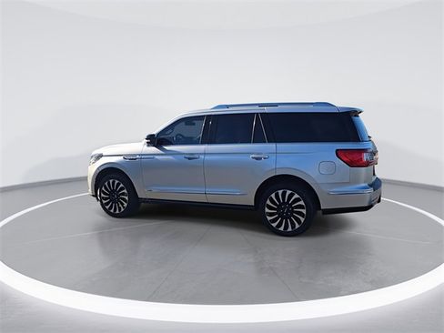 Used 2018 Lincoln Navigator Select image 6