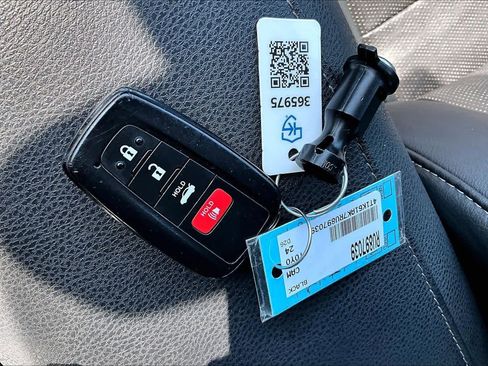 Used 2024 Toyota Camry XSE FWD image 15