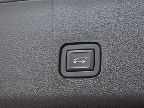 Certified 2023 Chevrolet Traverse LT FWD image 20