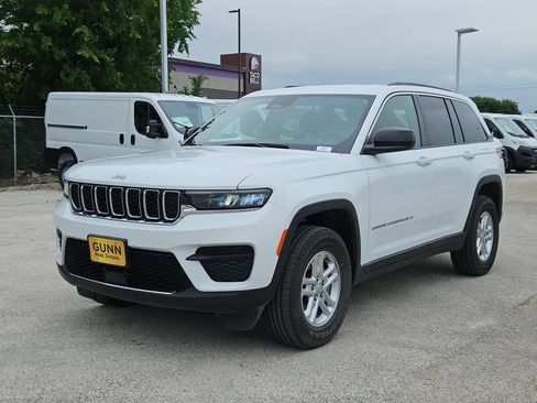 Used 2024 Jeep Grand Cherokee Laredo RWD image 7