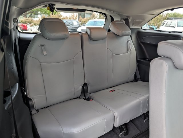 Certified 2026 Toyota Sienna XLE FWD image 30