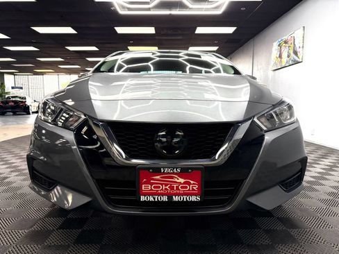 Used 2021 Nissan Versa SV FWD image 2