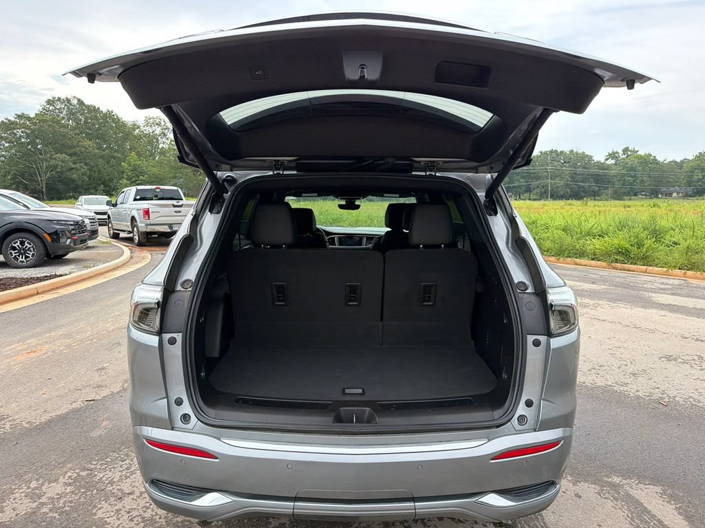 Used 2023 Buick Enclave Avenir w/ Avenir Technology Package FWD image 18