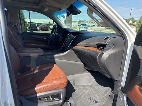 Used 2020 Cadillac Escalade Premium Luxury image 13