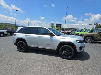 New 2025 Jeep Grand Cherokee Limited w/ Black Appearance Package