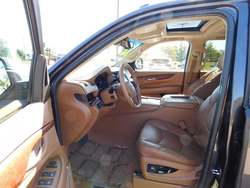 Used 2016 Cadillac Escalade Platinum AWD/4WD image 26