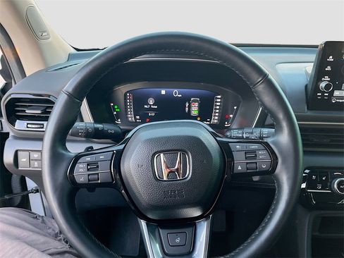 Used 2025 Honda Pilot Elite image 11