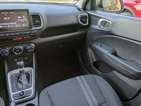 New 2025 Hyundai Venue SEL image 21