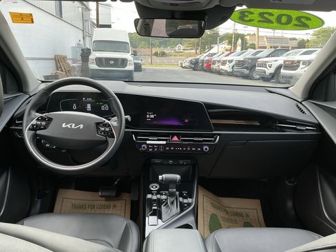 Certified 2023 Kia Niro EX FWD image 11