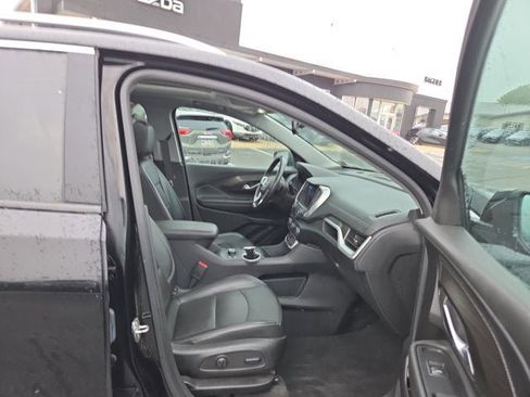 Used 2022 GMC Terrain SLT image 16