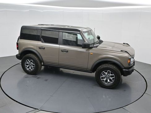 Used 2025 Ford Bronco Badlands image 54