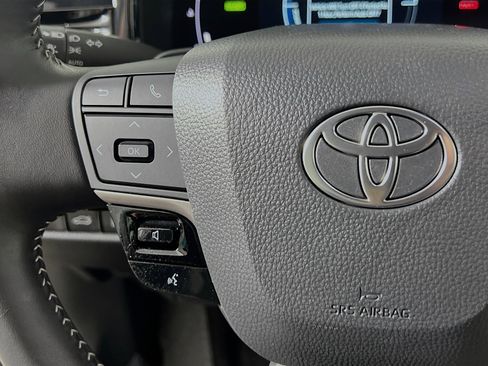 Used 2025 Toyota Camry SE FWD image 19