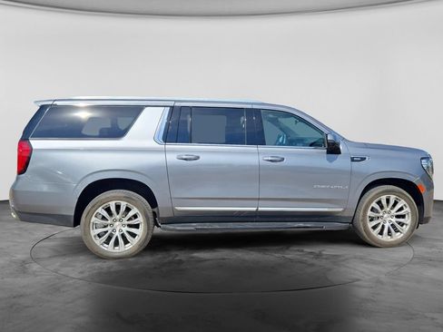 Used 2022 GMC Yukon XL Denali AWD/4WD image 11
