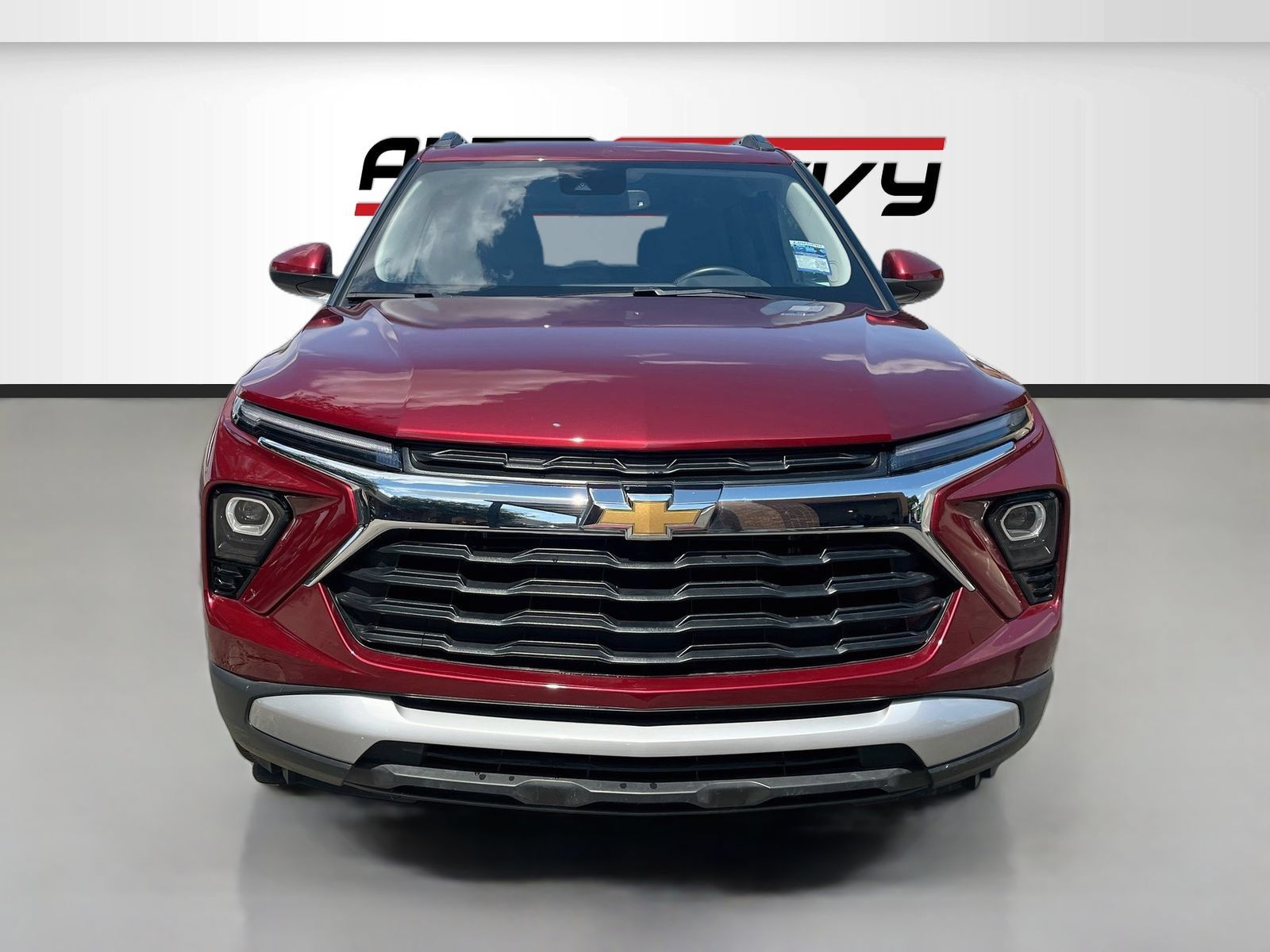Used 2024 Chevrolet TrailBlazer LT w/ Convenience Package FWD image 2